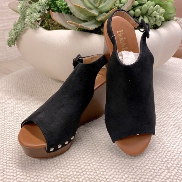 Shoes - Black Sling-back Wedges size 6.5 💋